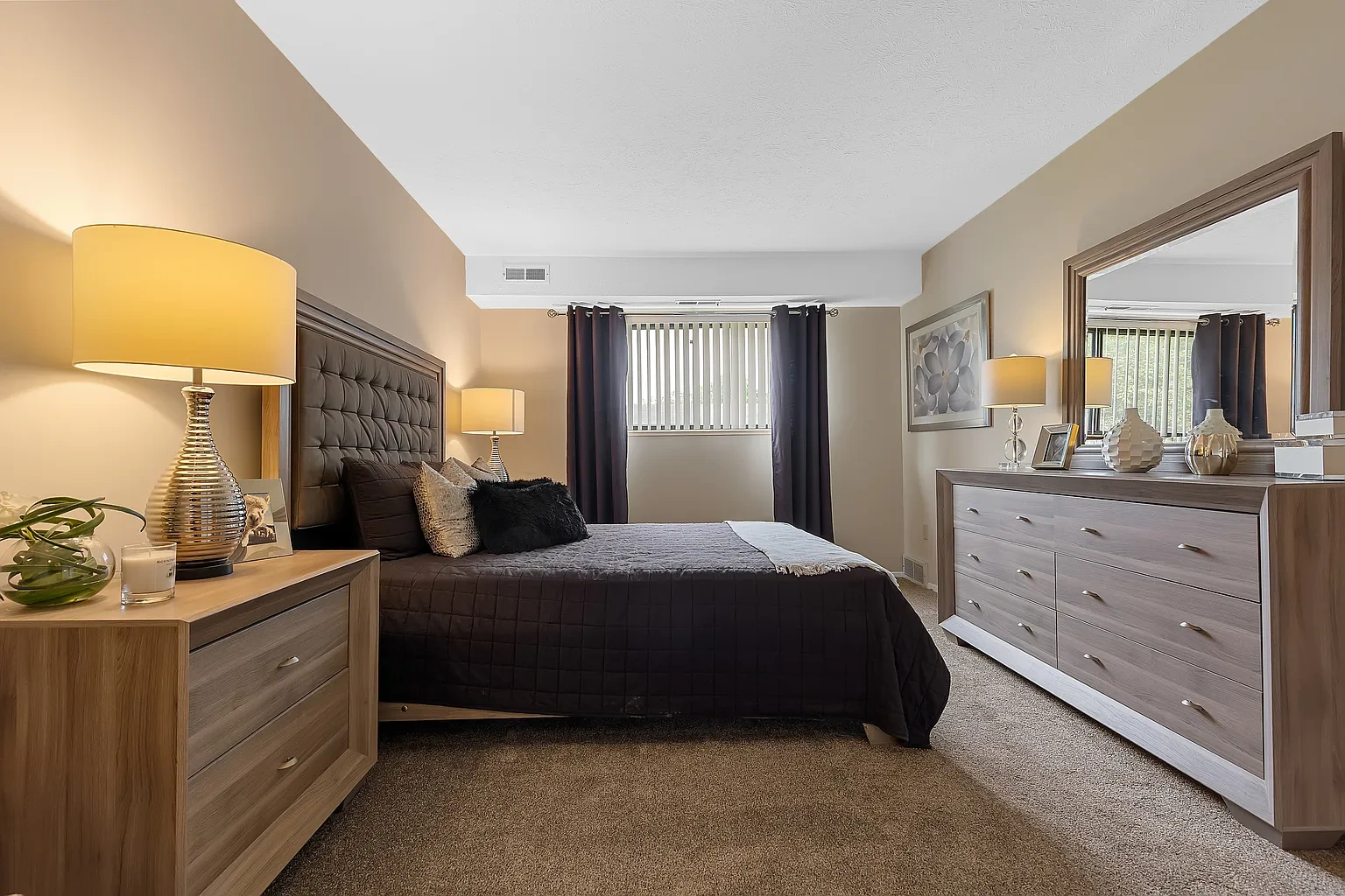 Oakwood Apartments – photo 1