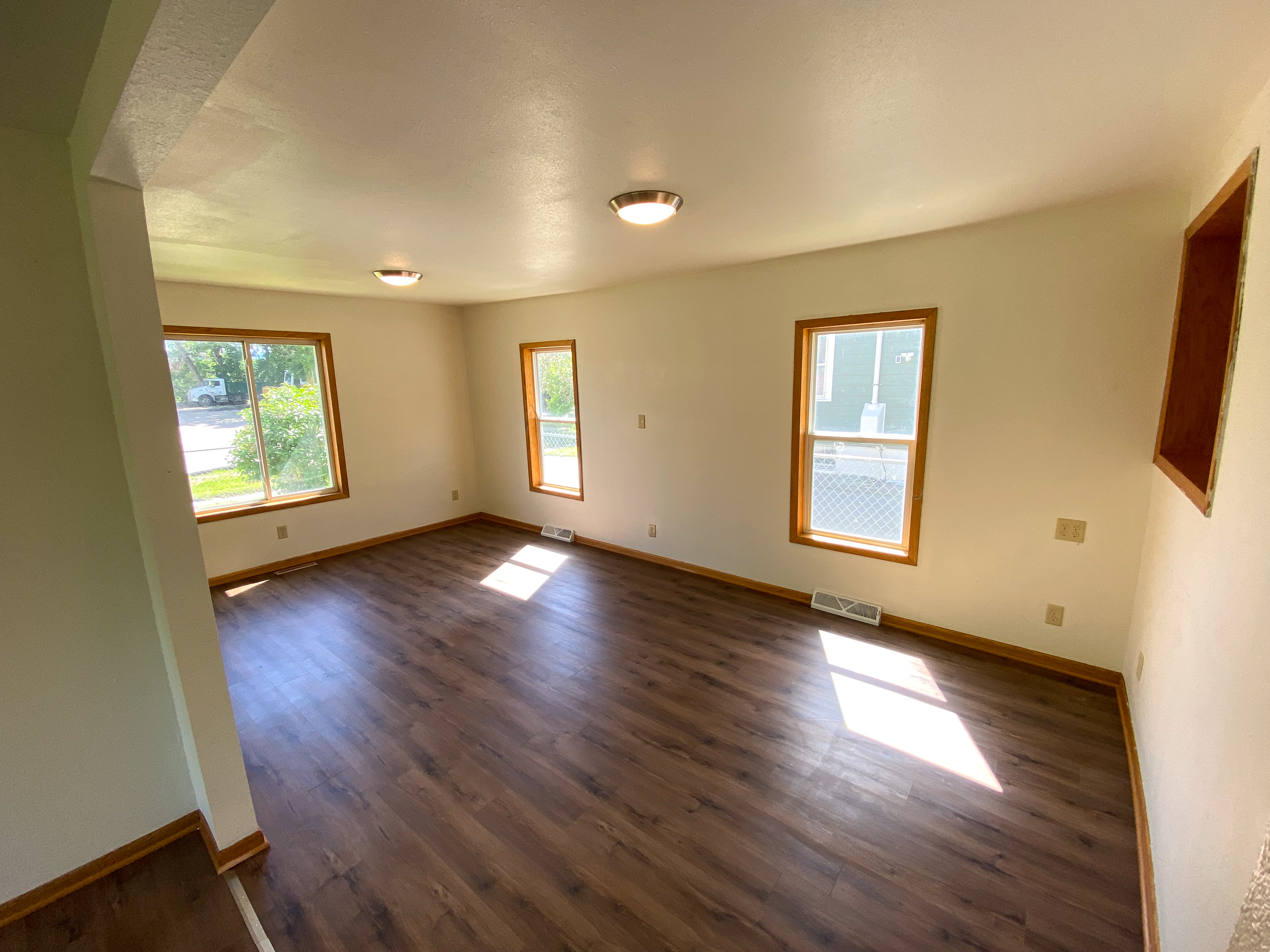 1020 2nd Ave N – photo 2