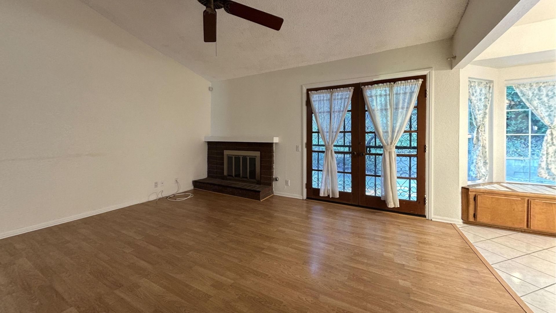 6064 Laura Ln – photo 3
