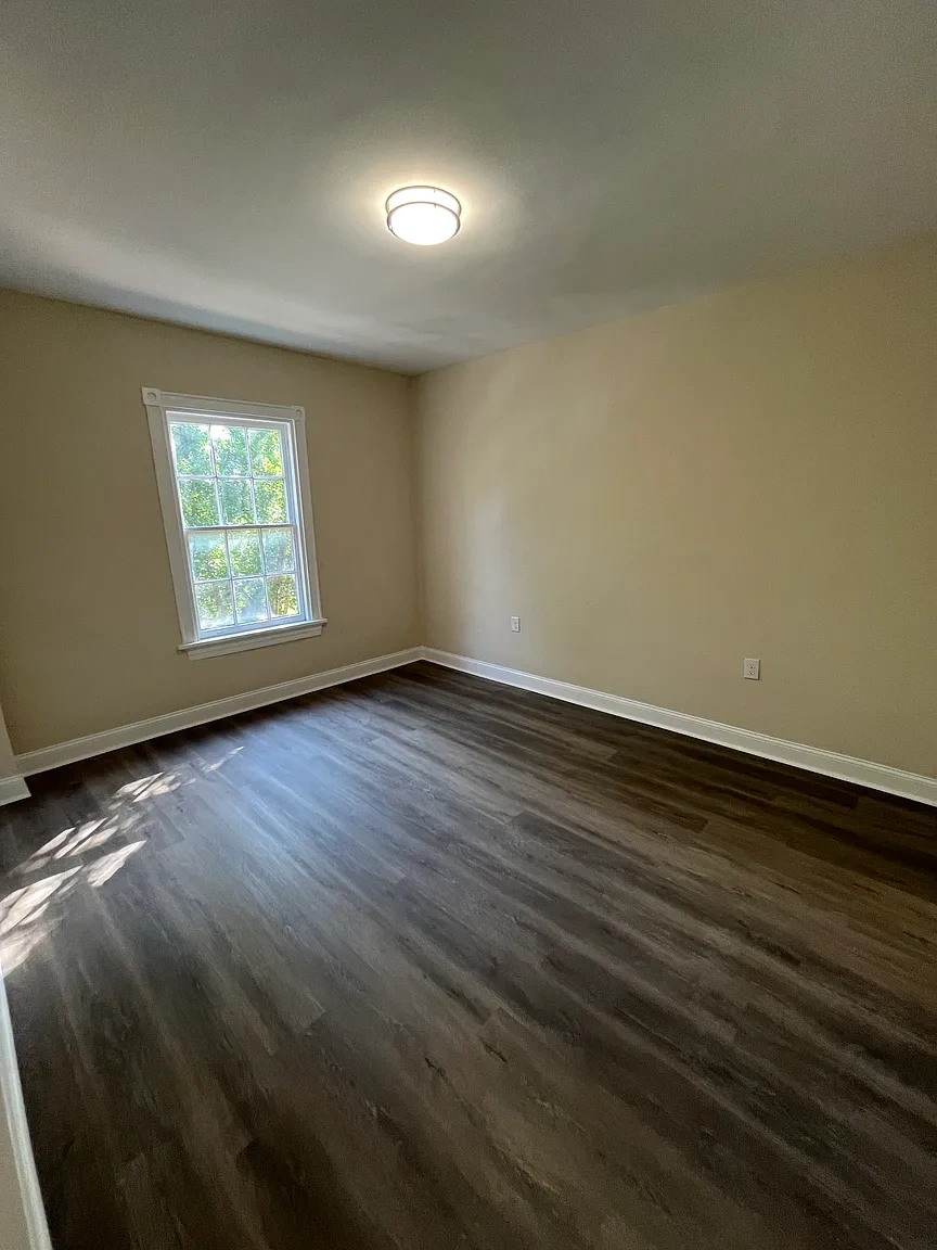 West Franklin Apts – photo 5