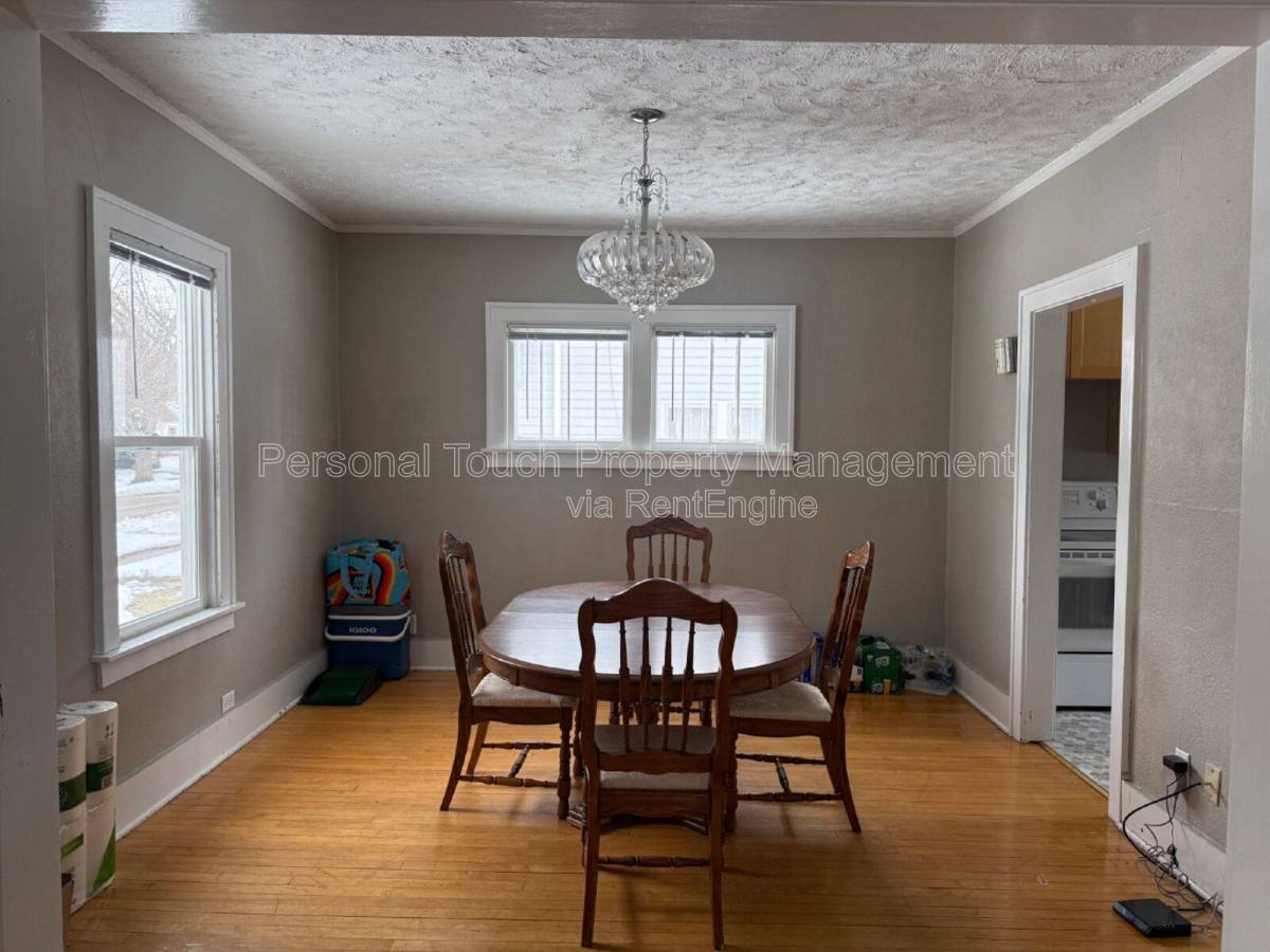 606 5th St S – photo 4