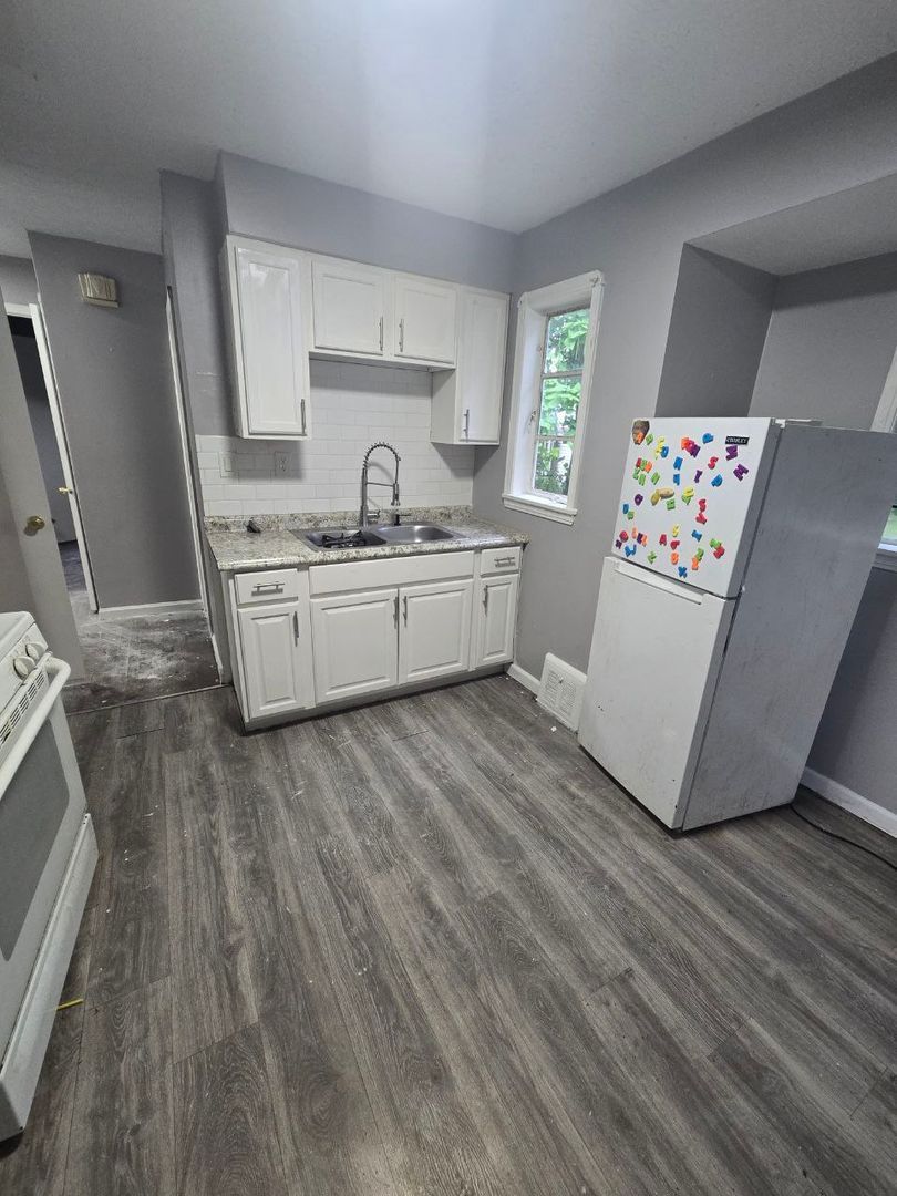 14205 Sylvia Ave – photo 3