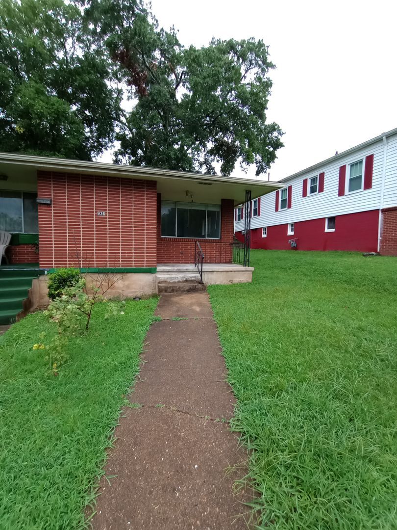 936 Fortwood St unit 1 – photo 2