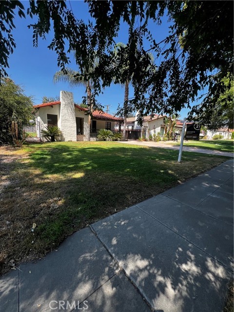484 W 25th St – photo 2