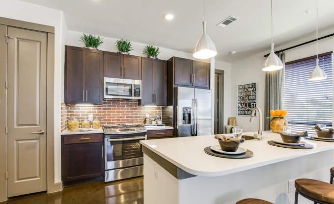 621 Yale St – photo 5