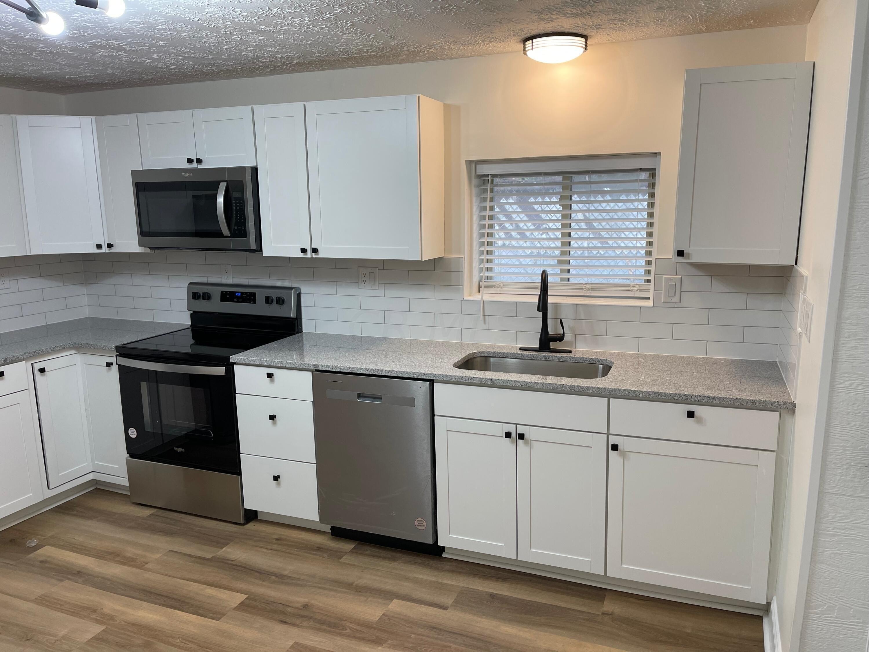 1855 Tanis Dr – photo 4