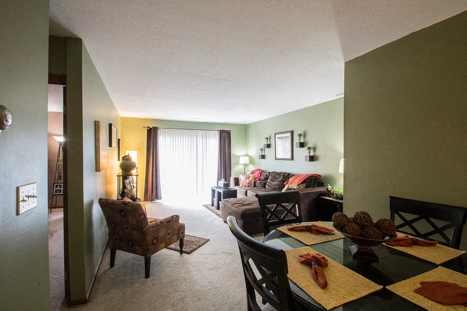 London Square Apartments – photo 1