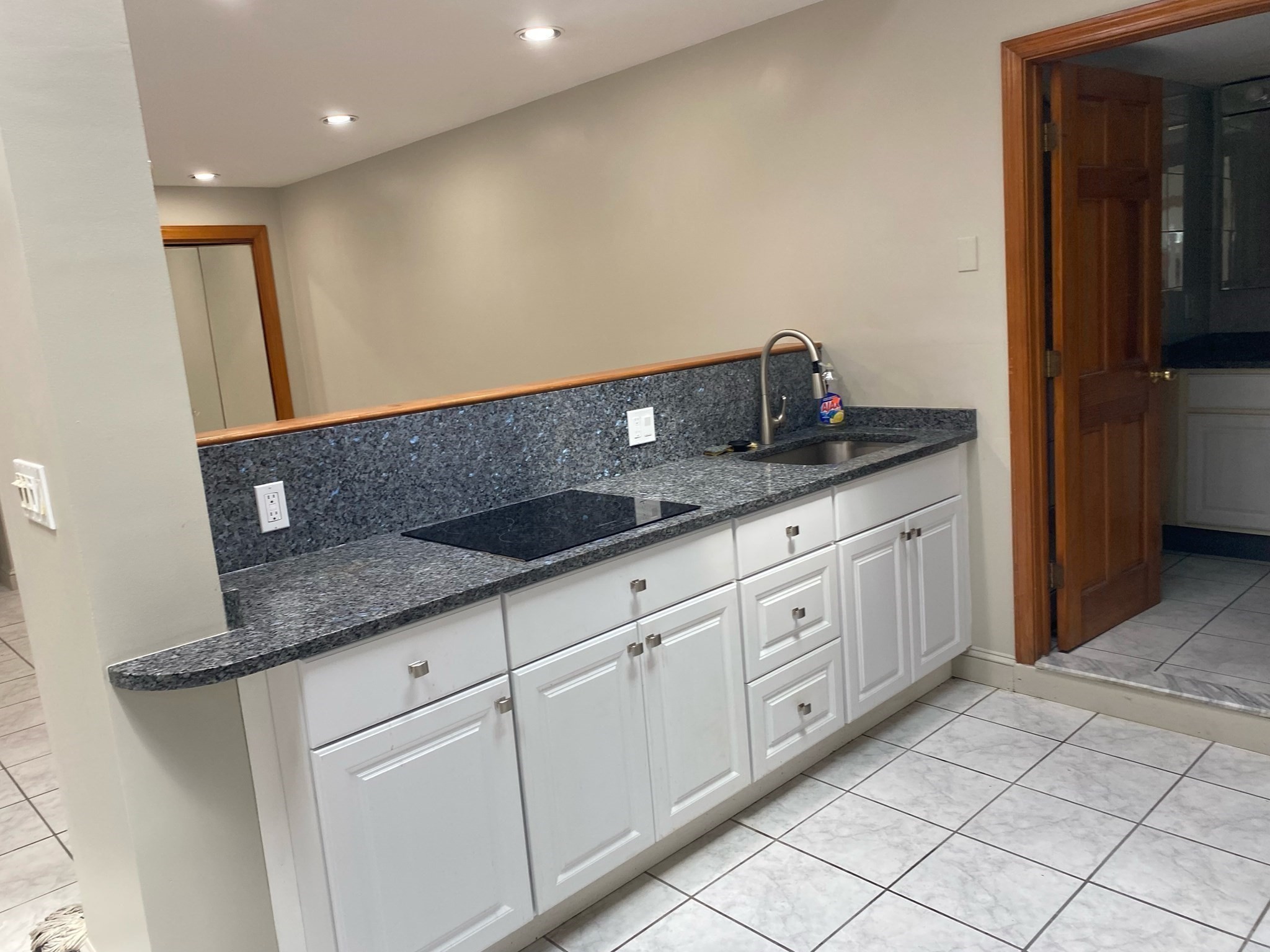 203 Gladstone St unit R – photo 5