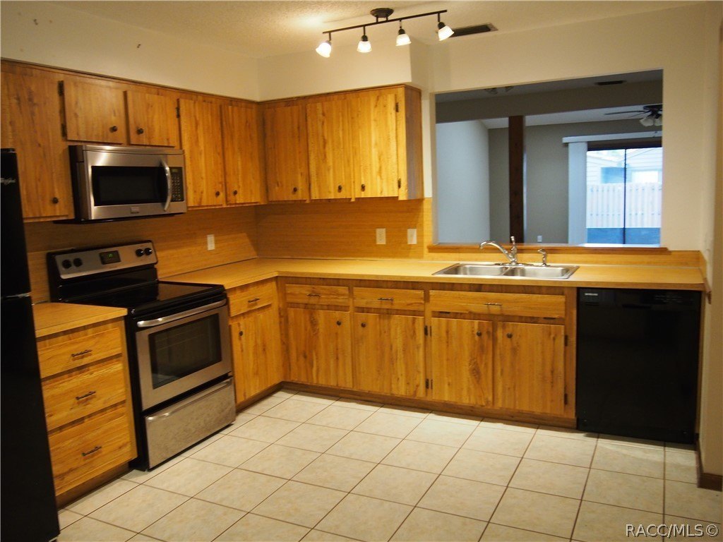210 Talmage Ave – photo 5