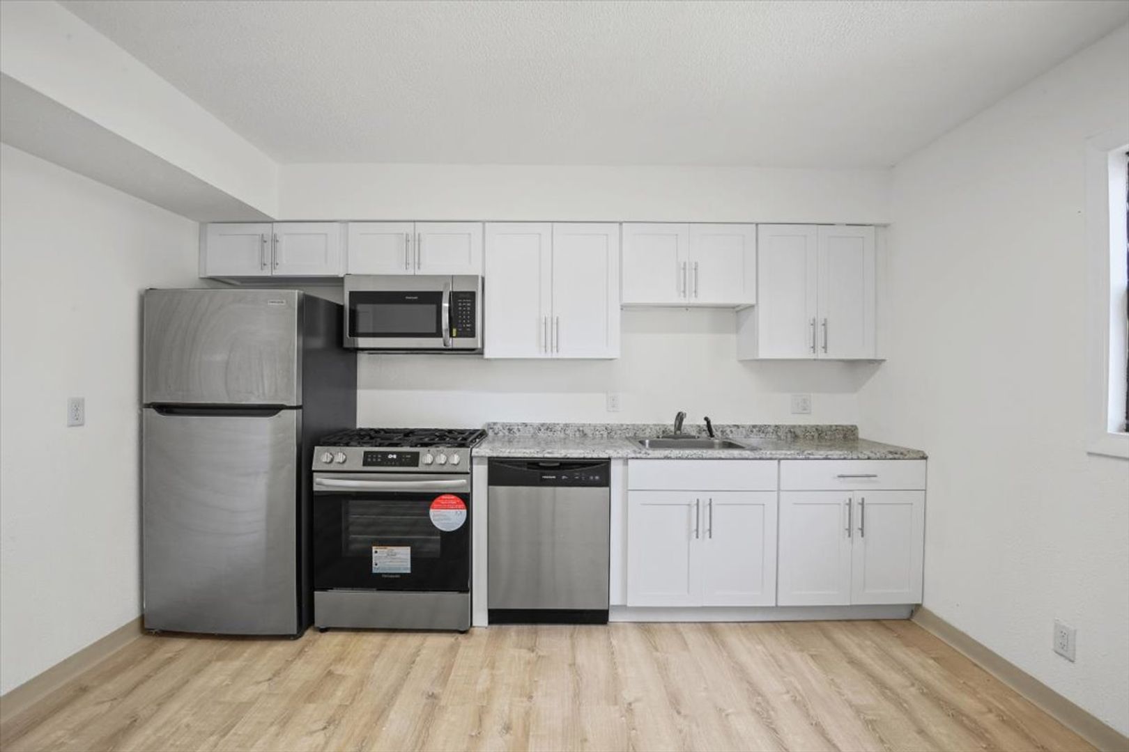 2010 E Empire St unit Unit 5 – photo 1