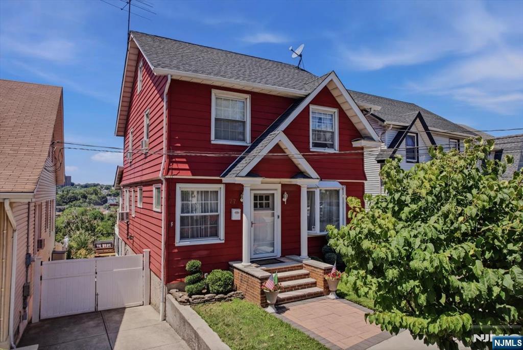 77 William St – photo 1
