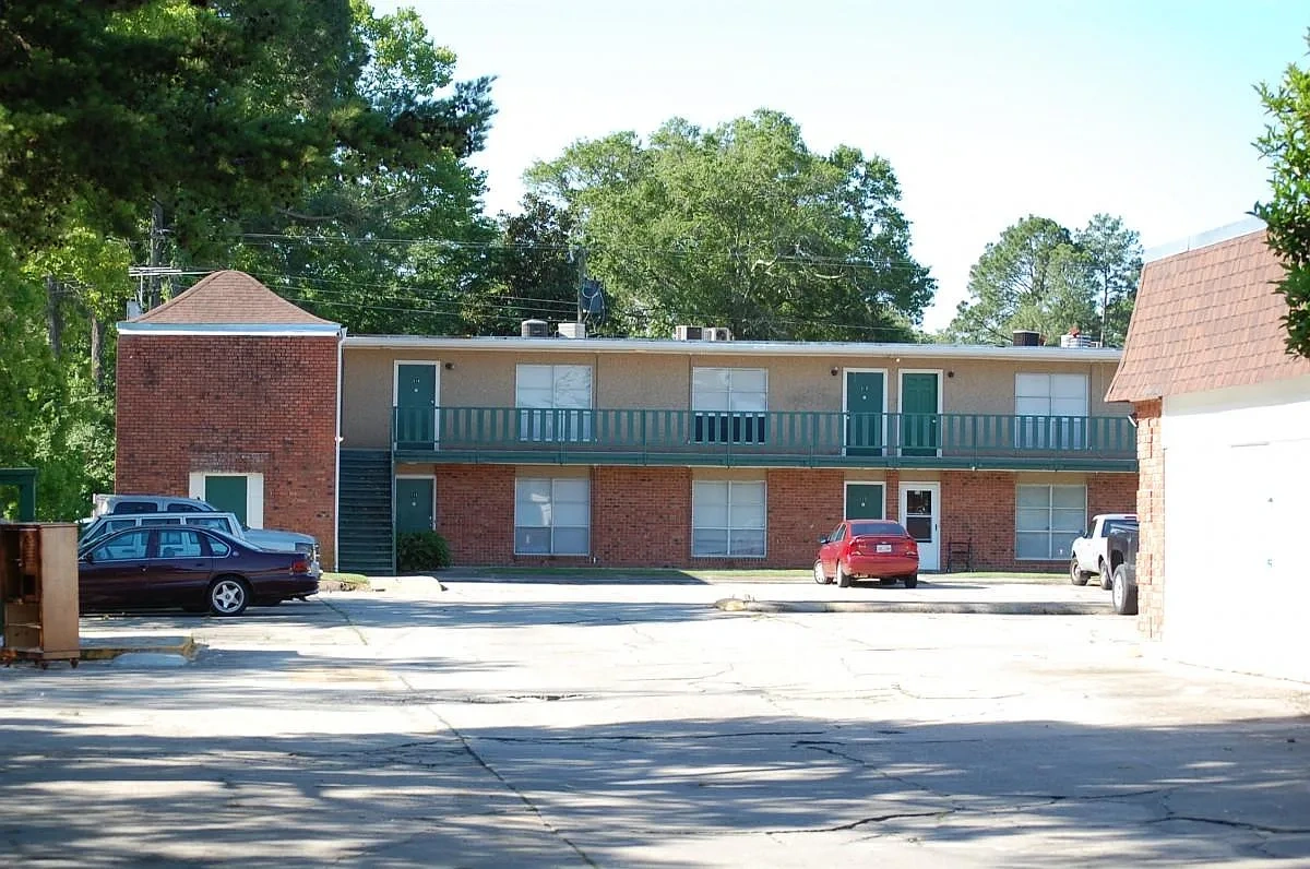 Broadmoor VIP Apartments – photo 1