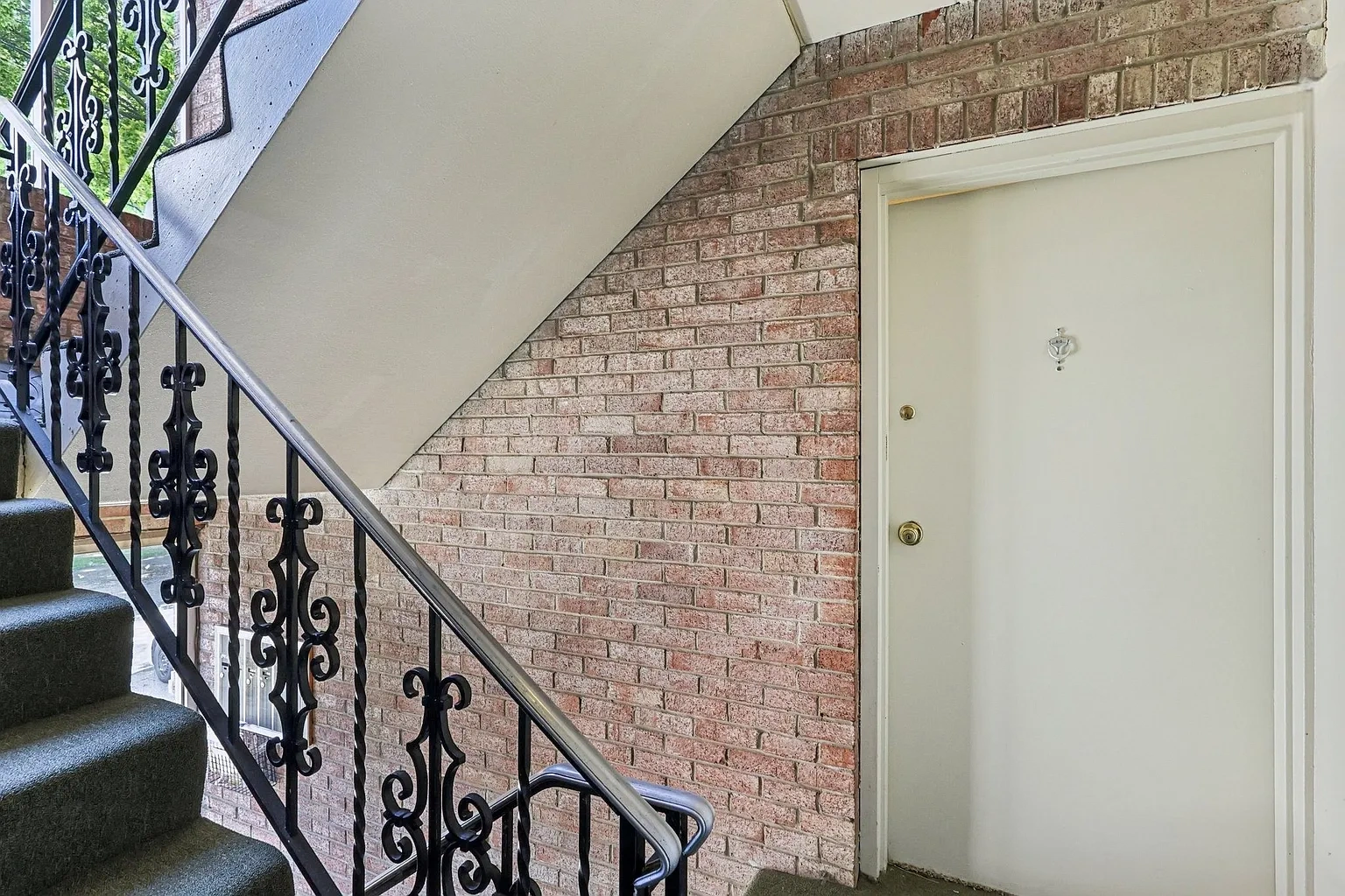 Roberta Gardens Apartments – photo 5