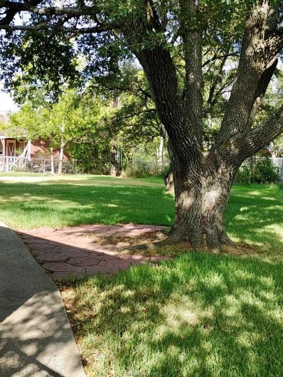 411 Leslie Dr – photo 1