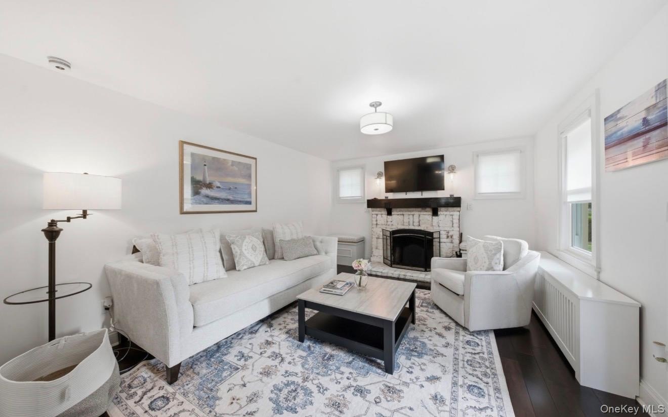 8 Rosewood Ave – photo 4