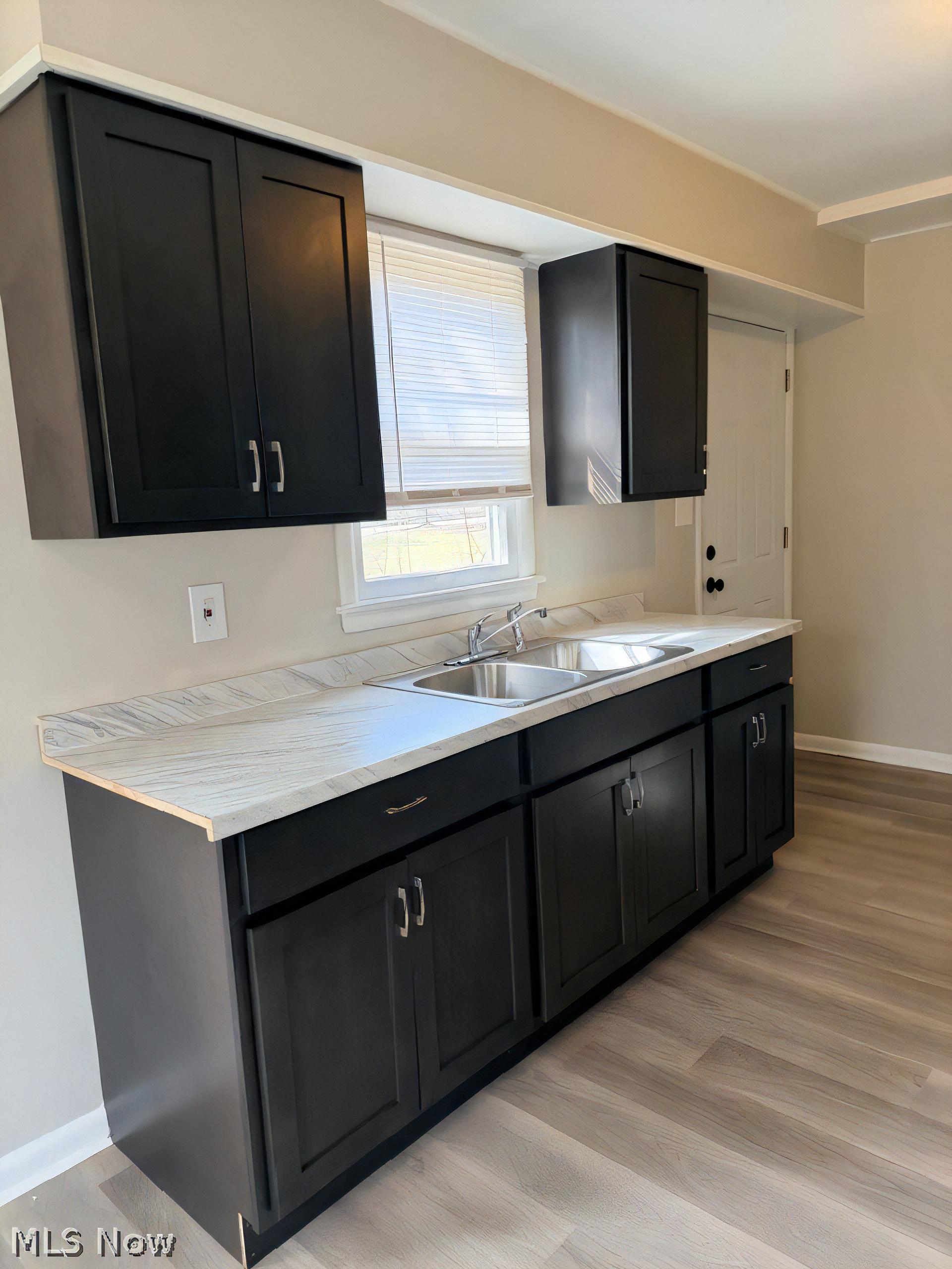208 Barder Ave – photo 2