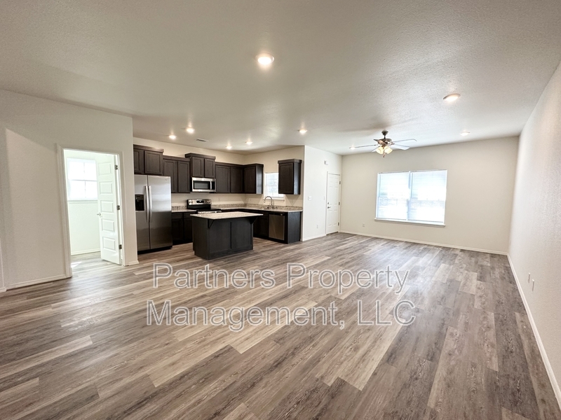 1079 S Benchmark Ln unit 1 – photo 3