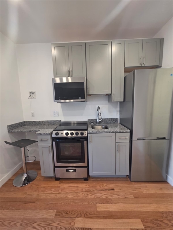 165 Hawthorne St unit 402 – photo 3