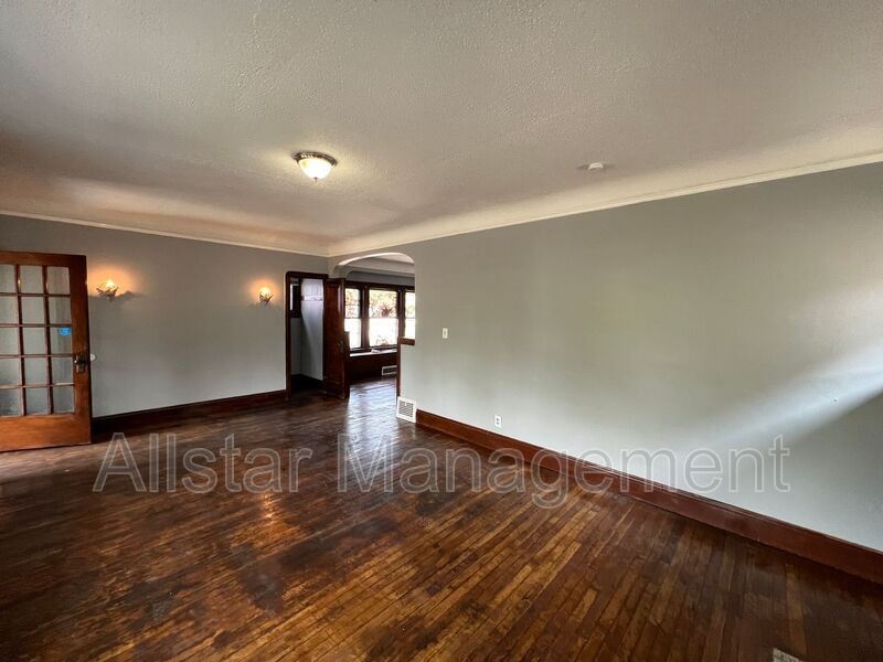 3257 E 139th St – photo 5