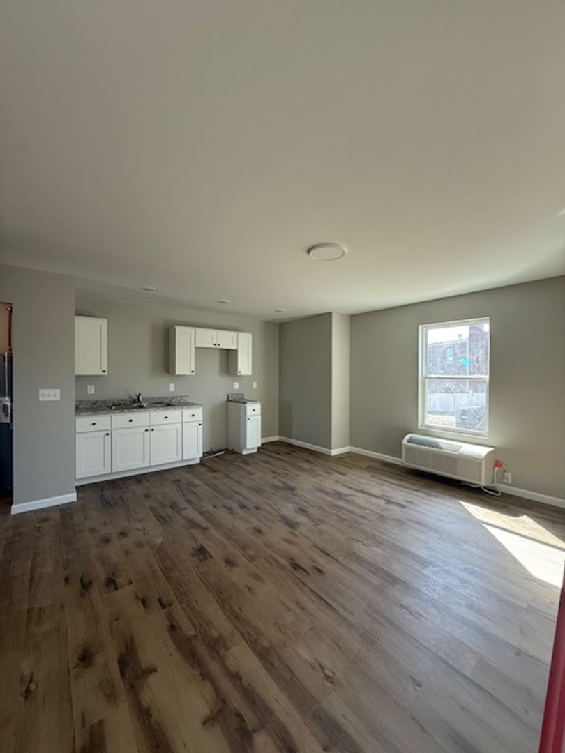 416 1st St E unit 416 Unit 1 – photo 3