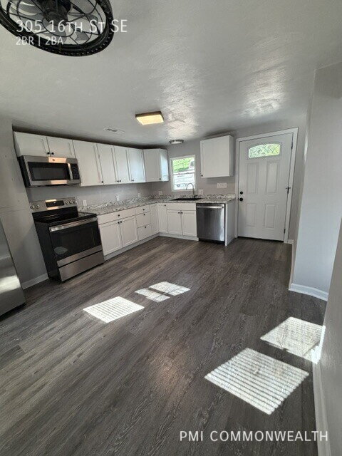 305 16th St SE – photo 3