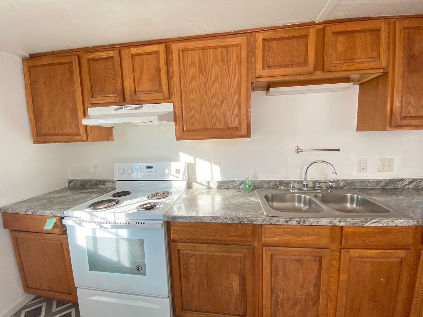 809 Kingsley St – photo 4