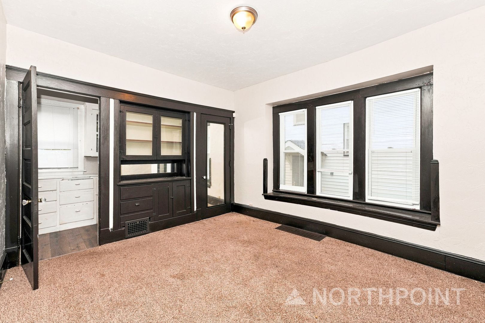 10911 Hathaway Ave – photo 4