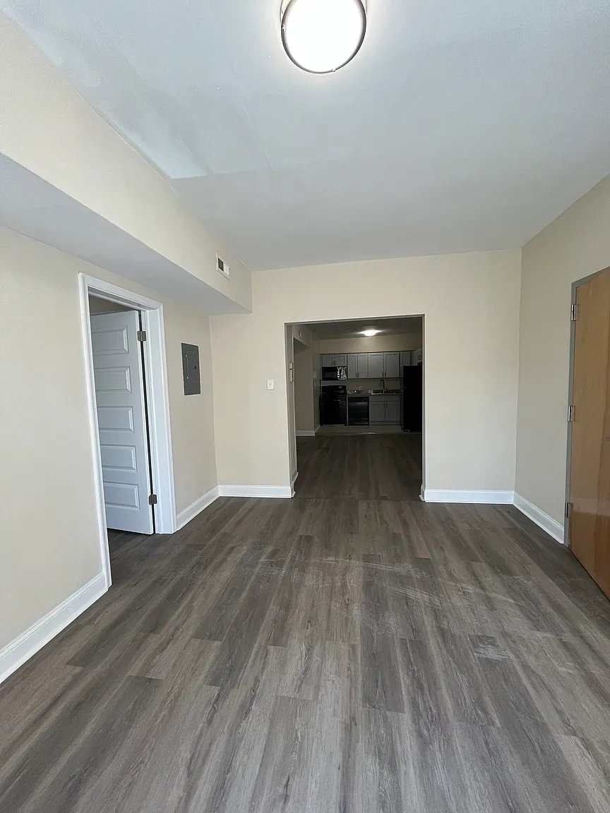 West Franklin Apts – photo 1