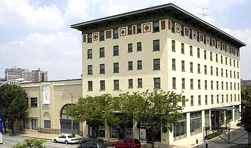 Drake Plaza Apartments – photo 2