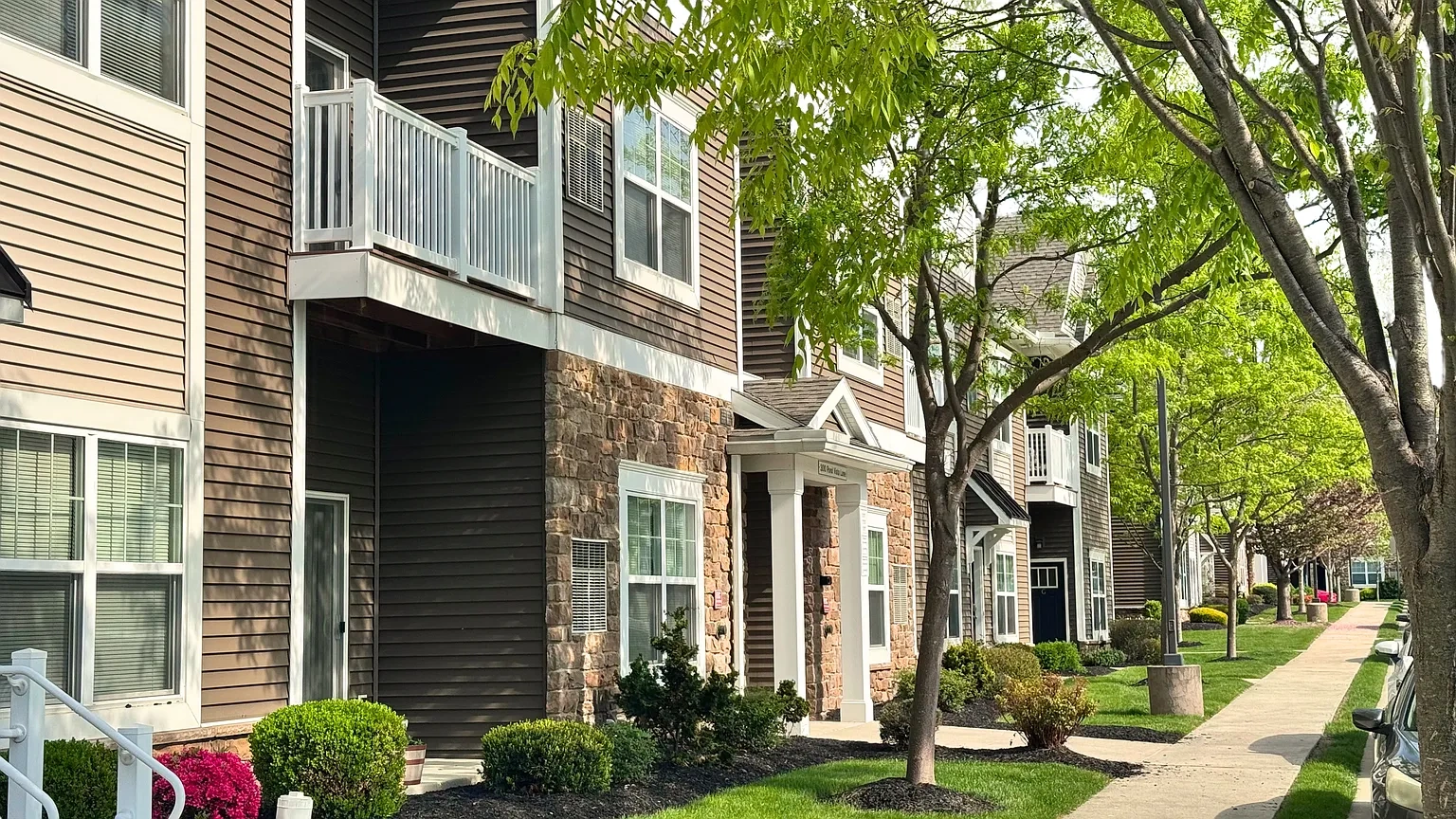 Holly Tree Apartments – photo 2