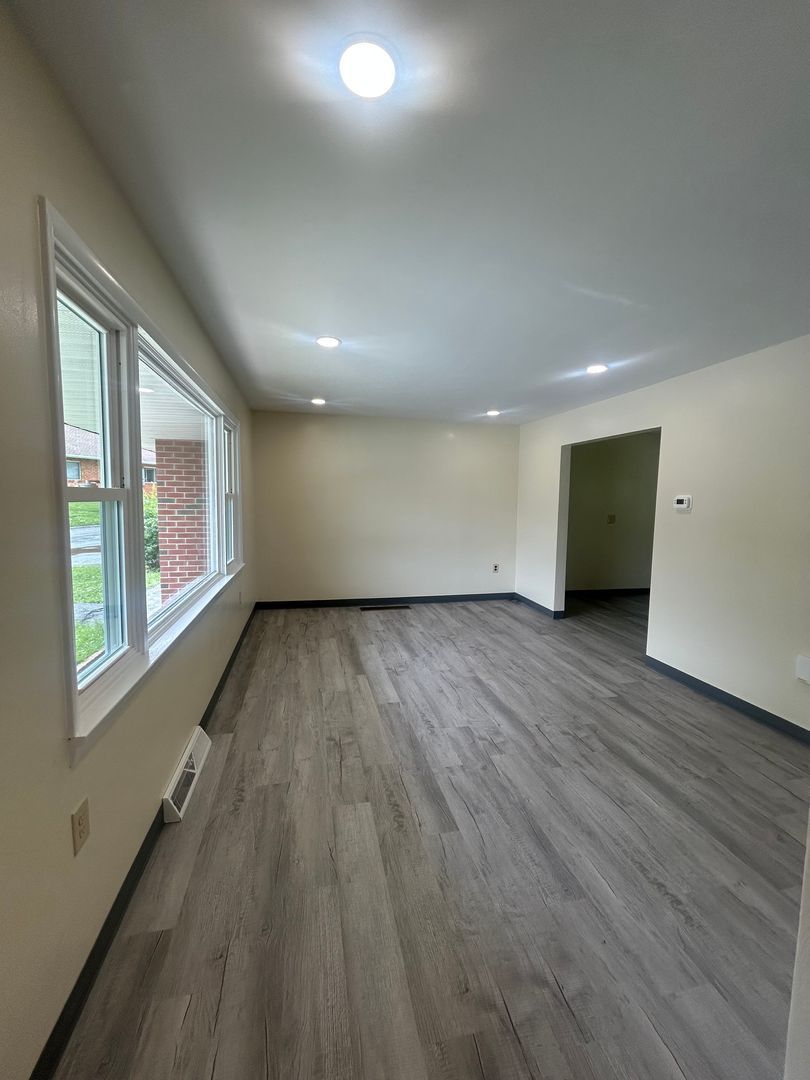 219 Johnson Terrace – photo 2
