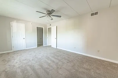 Wellington Square Apartments – photo 1