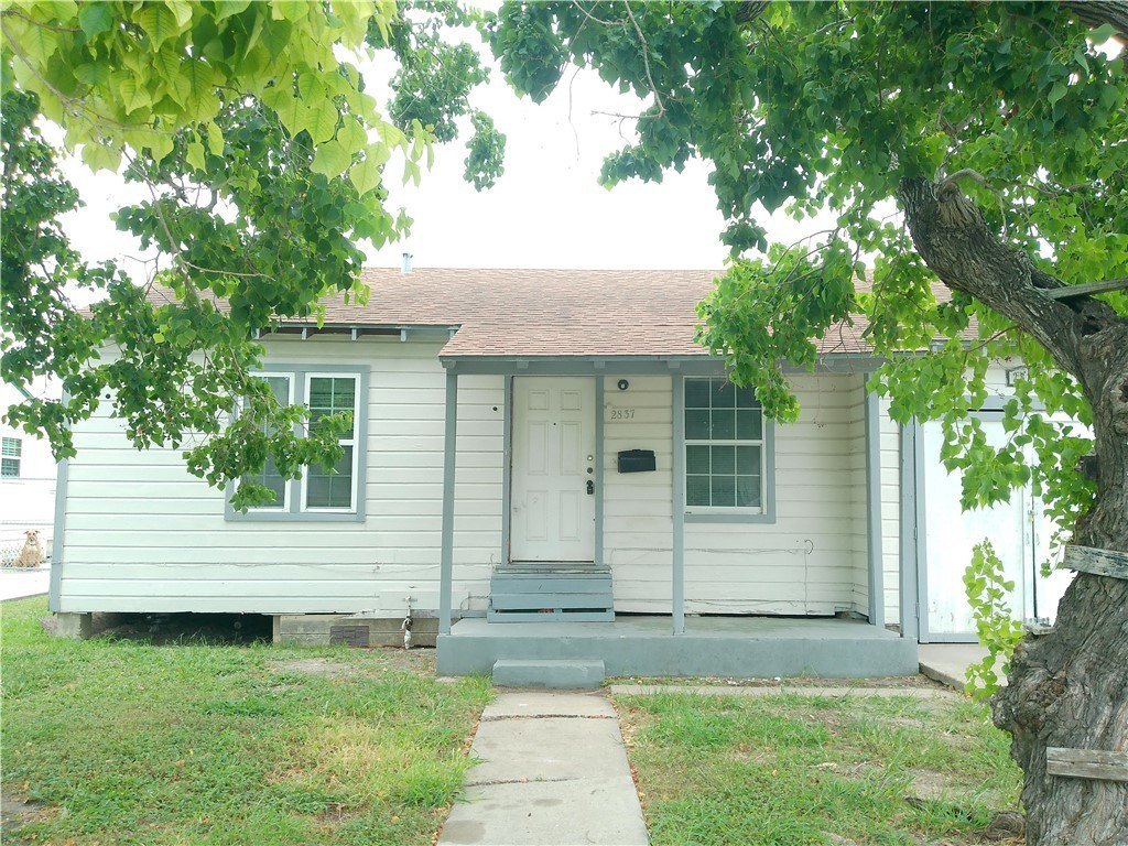 2837 Sarita St – photo 1