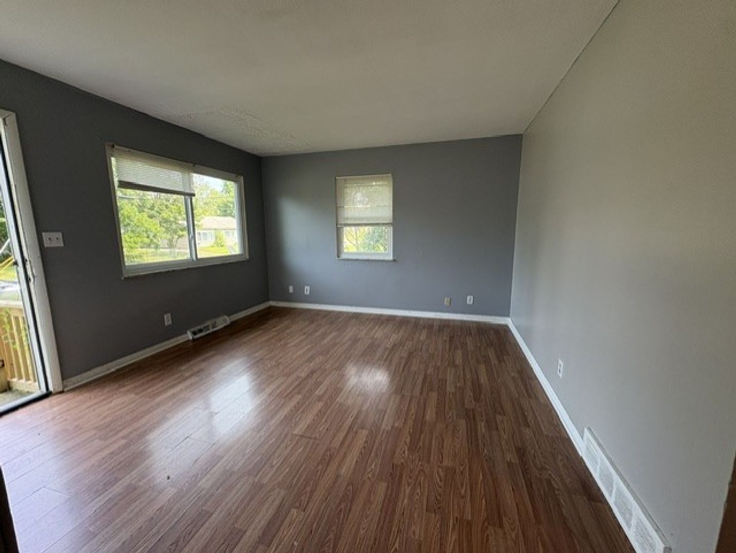 1382 Bellevue Ave – photo 2