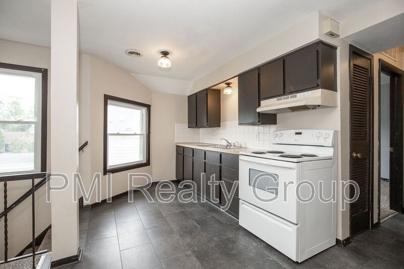 346 Eagle St unit 2 – photo 5