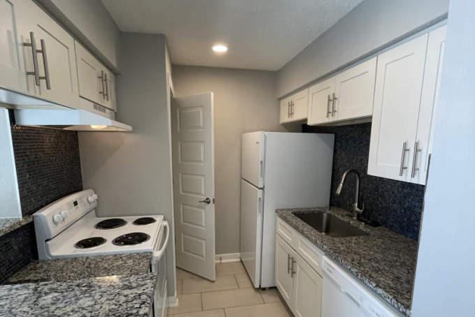 11411 Green Plaza Dr unit # 104 – photo 4