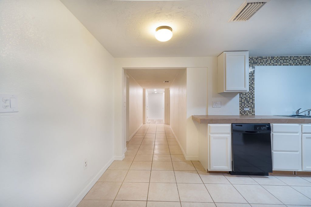 7407 Duke Dr – photo 4