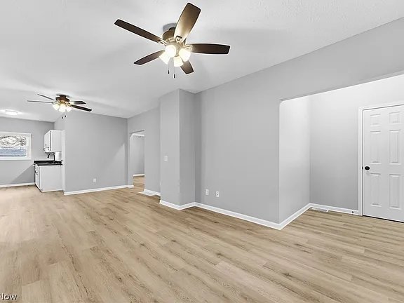 1537 Lakewood Ave unit Down – photo 4