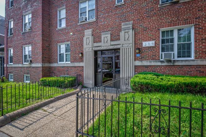 219 Upshur St NW – photo 2
