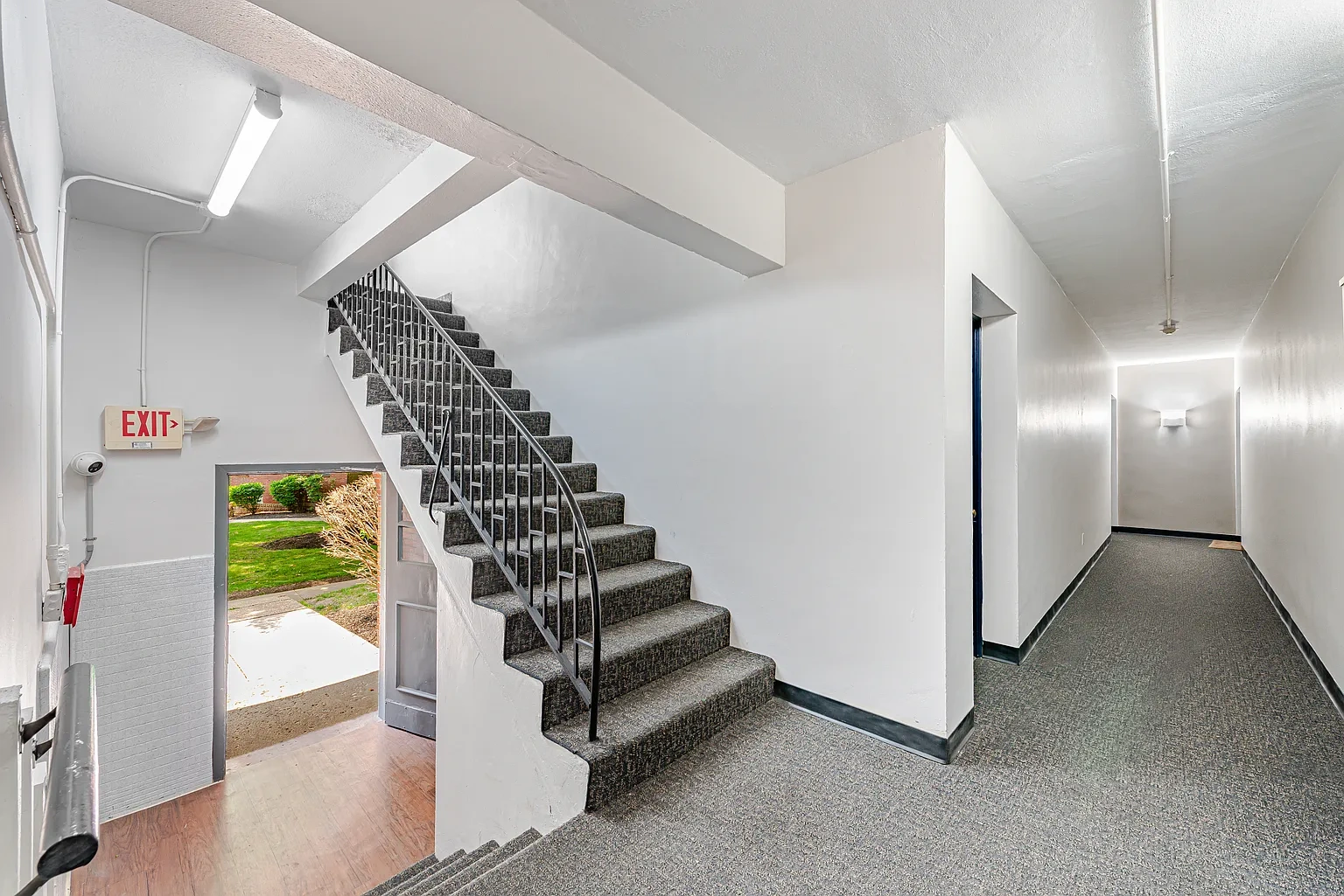 Palm Garden Apartments – photo 1
