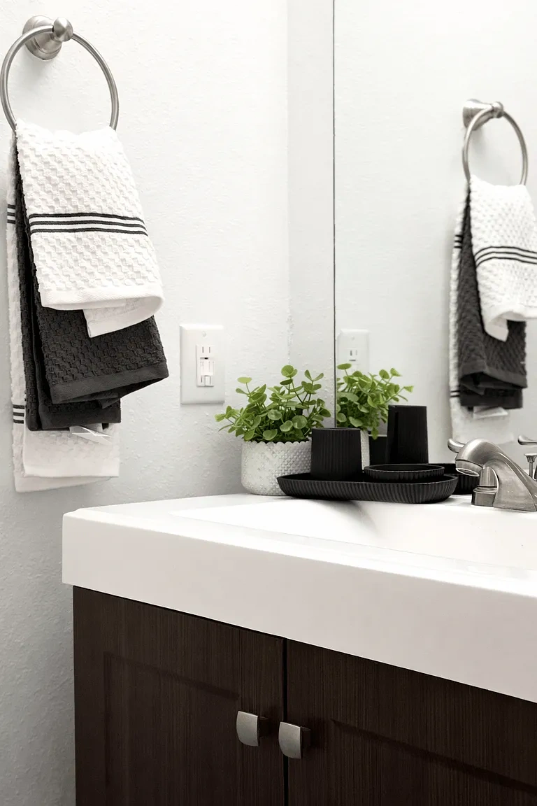 Metro Apartments – photo 1