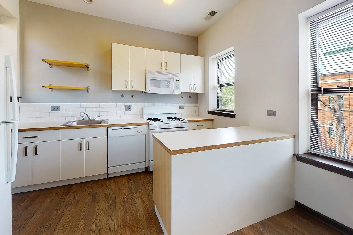 5300 S. Drexel Avenue – photo 3