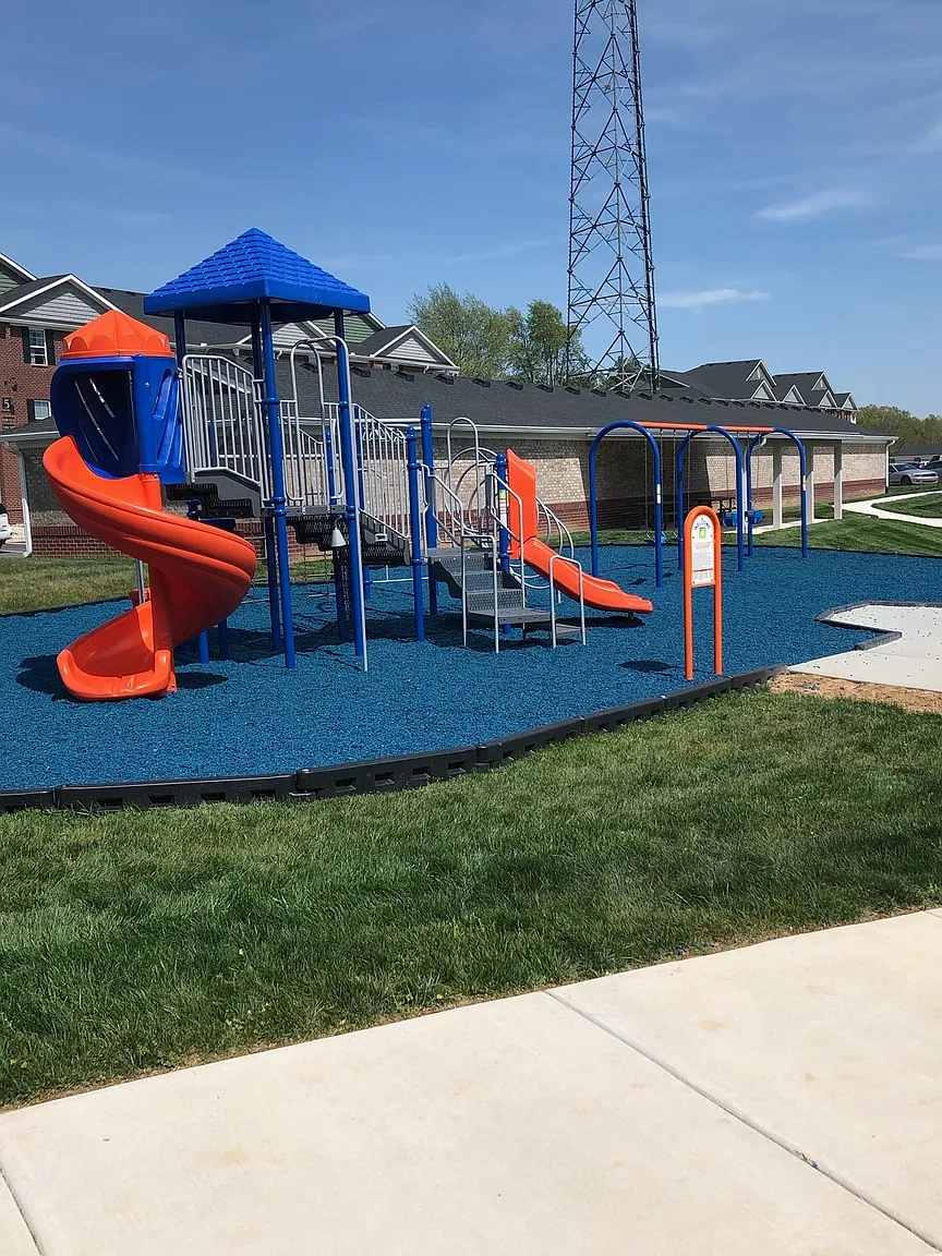 Crestwood Commons Apartments – photo 1