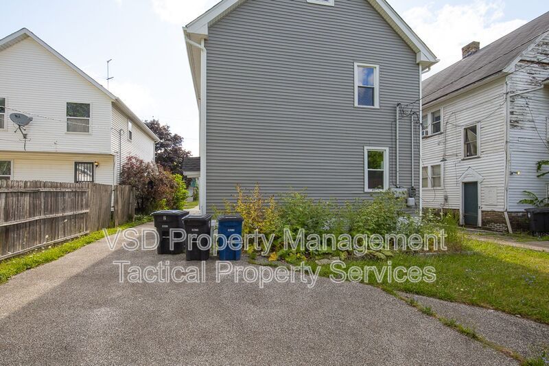 3692 E 147th St – photo 3