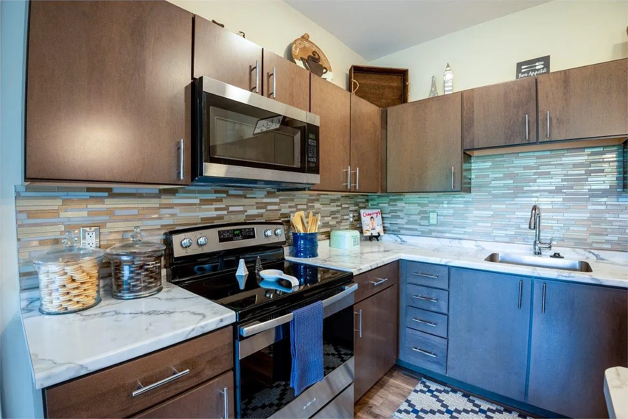Park West 205 Apartment Homes – photo 2