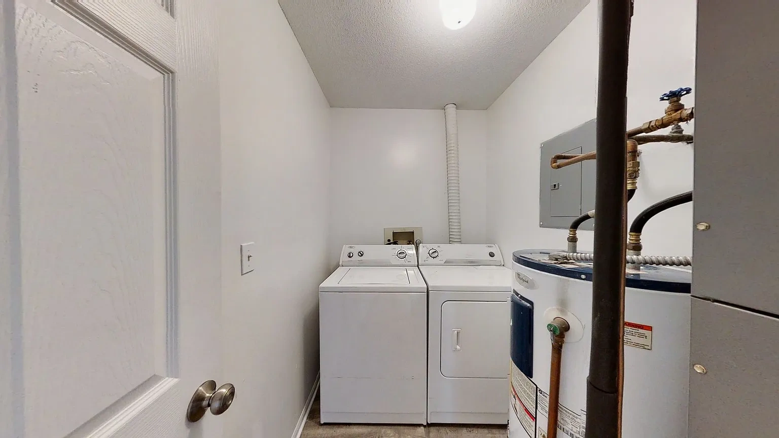 900 E Grand Ave – photo 1