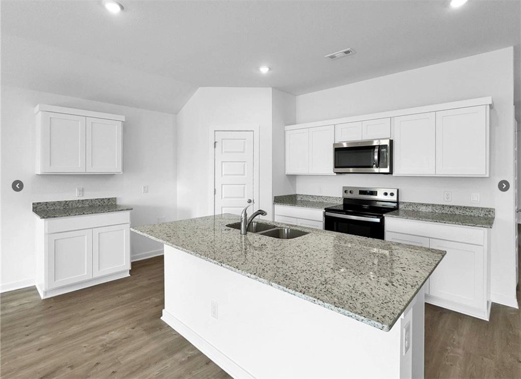 550 Riggs St – photo 2