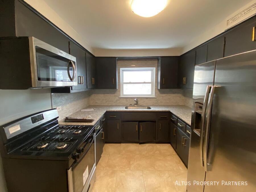 2439 W 116th St unit 2EAST – photo 1