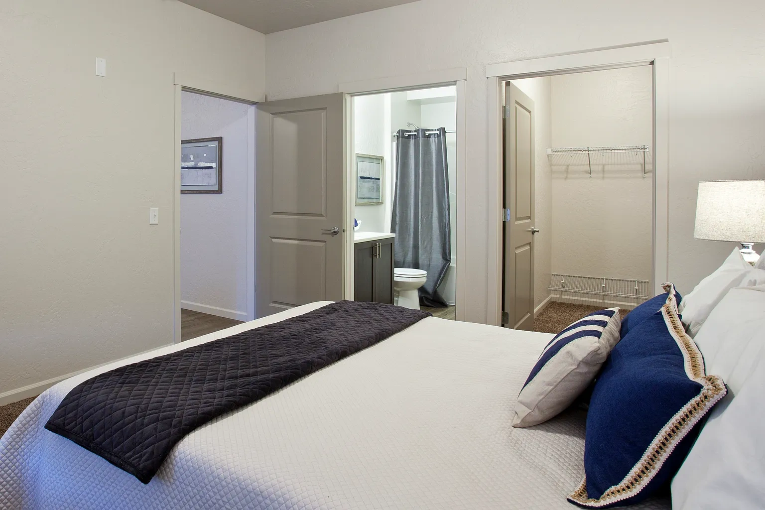 Prairie Pointe Apartments and Townhomes – photo 1