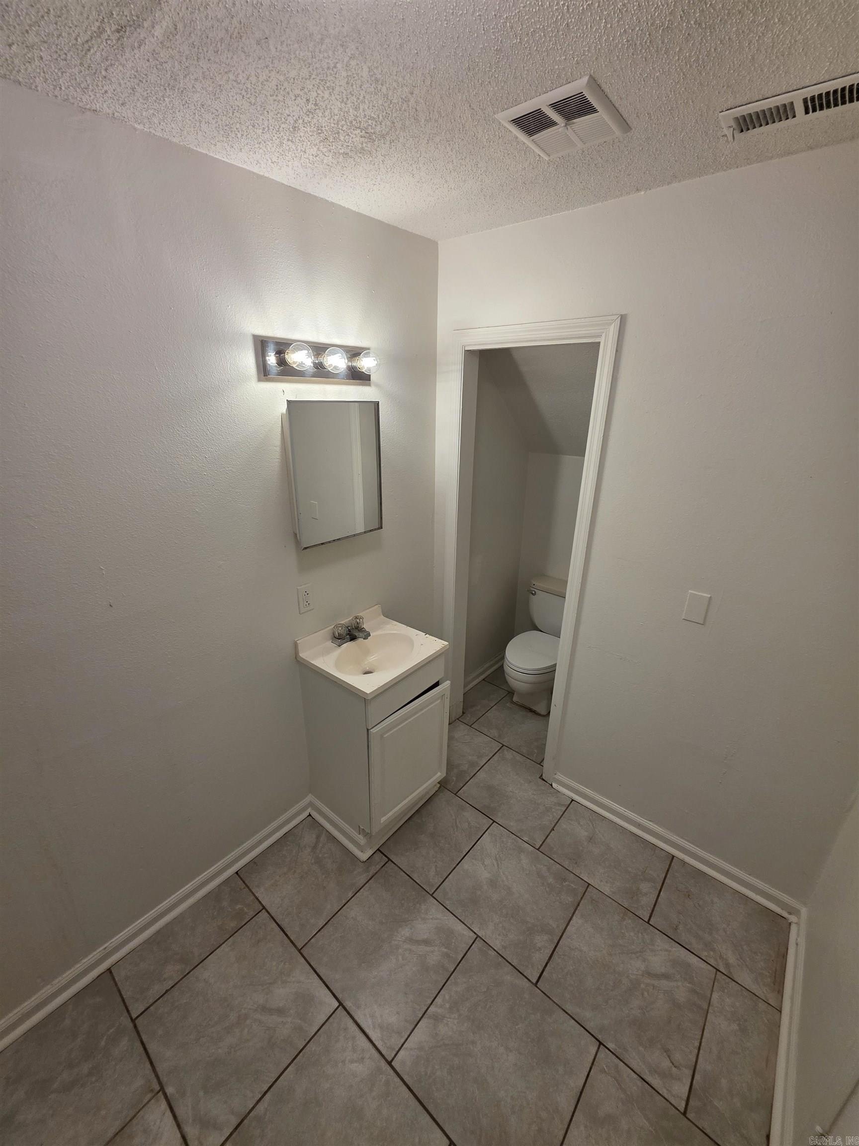 9408 Lew Cir #A – photo 4